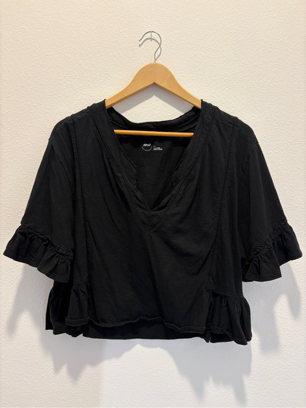 aerie Black Ruffle Sleeve V-Neck Crop Top